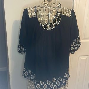 Size 2 strapped/sleeved top. Torrid. Black and white design.